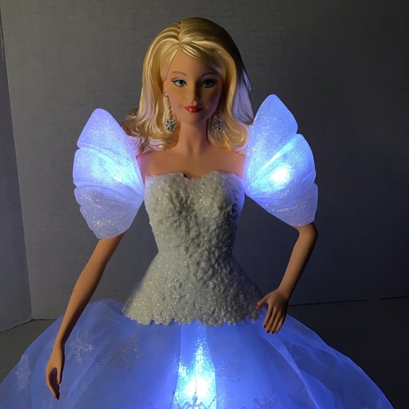 HALLMARK KEEPSAKE ANGEL LIGHTS BARBIE TREE TOPPER - Picture 5 of 15